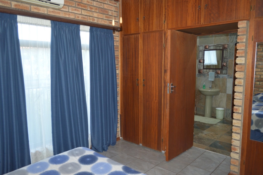 6 Bedroom Property for Sale in Doringkruin North West